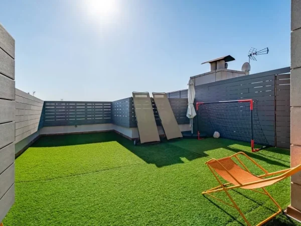 artificialgrassinbalcony-1920w artificialgrassinbalcony-1920w